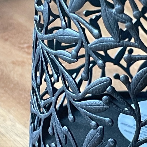 Branch & Berries Single Wick Candle Holder - Picture 2 of 4